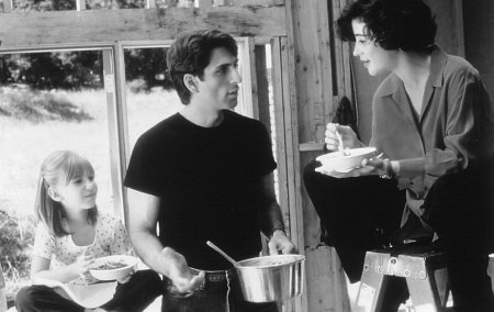 Still of Vincent Spano, Julia Devin and Moira Kelly in The Tie That Binds (1995)