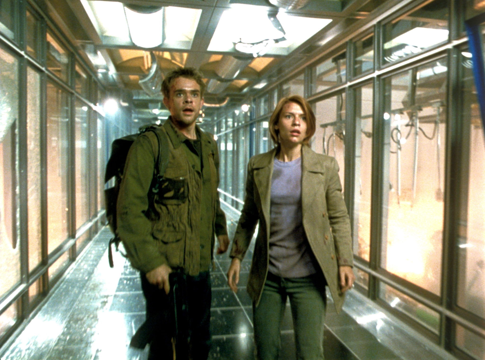 Still of Claire Danes and Nick Stahl in Terminator 3: Rise of the Machines (2003)