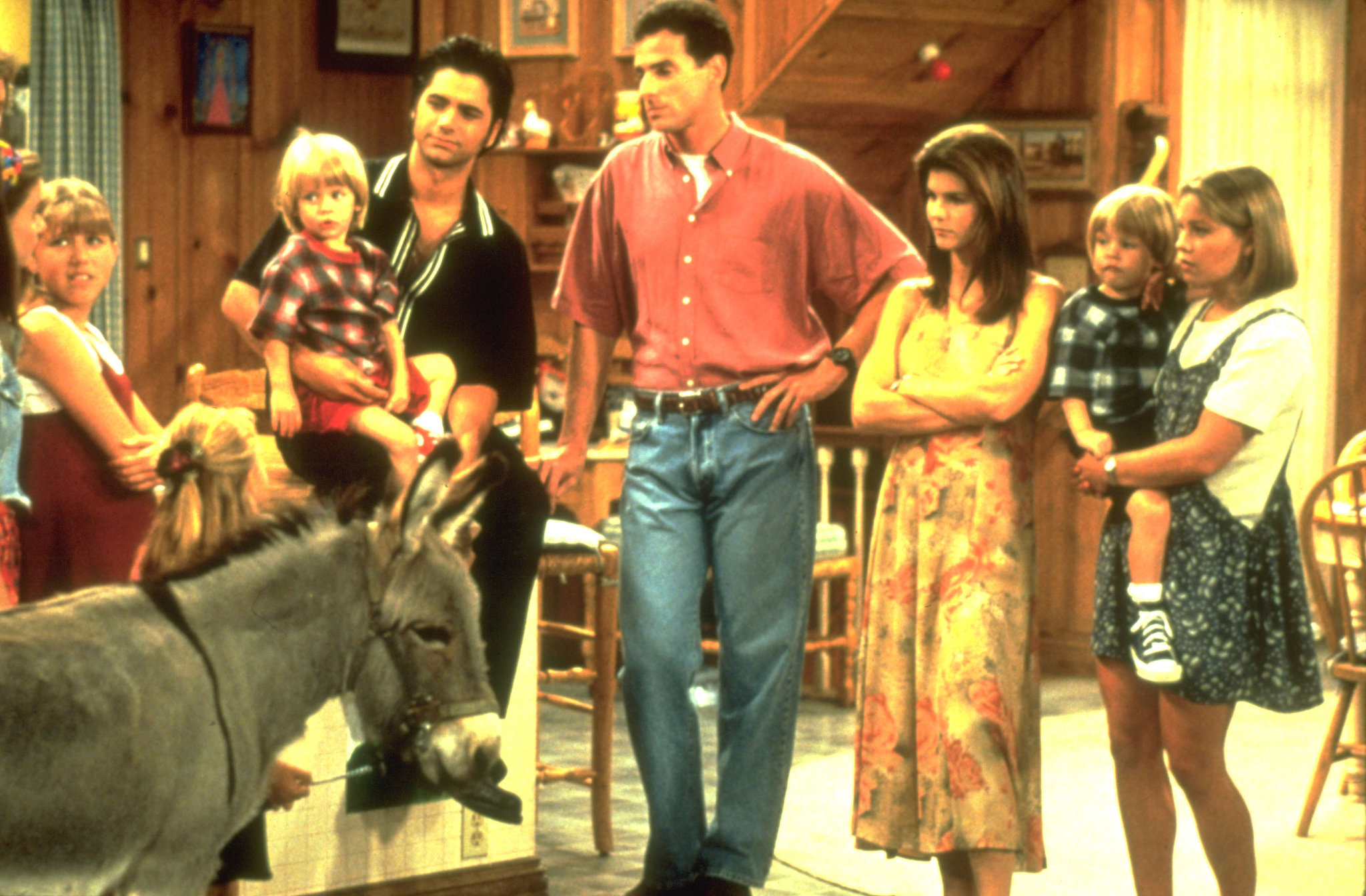 Still of John Stamos, Candace Cameron Bure, Dave Coulier, Lori Loughlin, Bob Saget and Jodie Sweetin in Full House (1987)