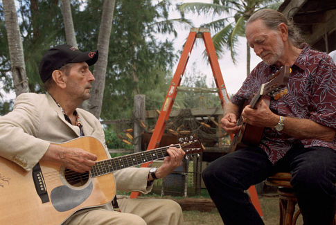 Still of Harry Dean Stanton and Willie Nelson in The Big Bounce (2004)