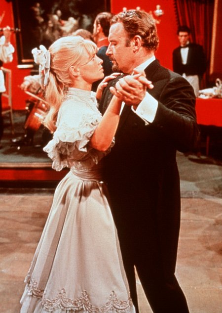 Still of Julie Christie and Rod Steiger in Doctor Zhivago (1965)