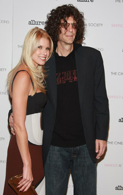 Howard Stern and Beth Stern at event of Margot at the Wedding (2007)