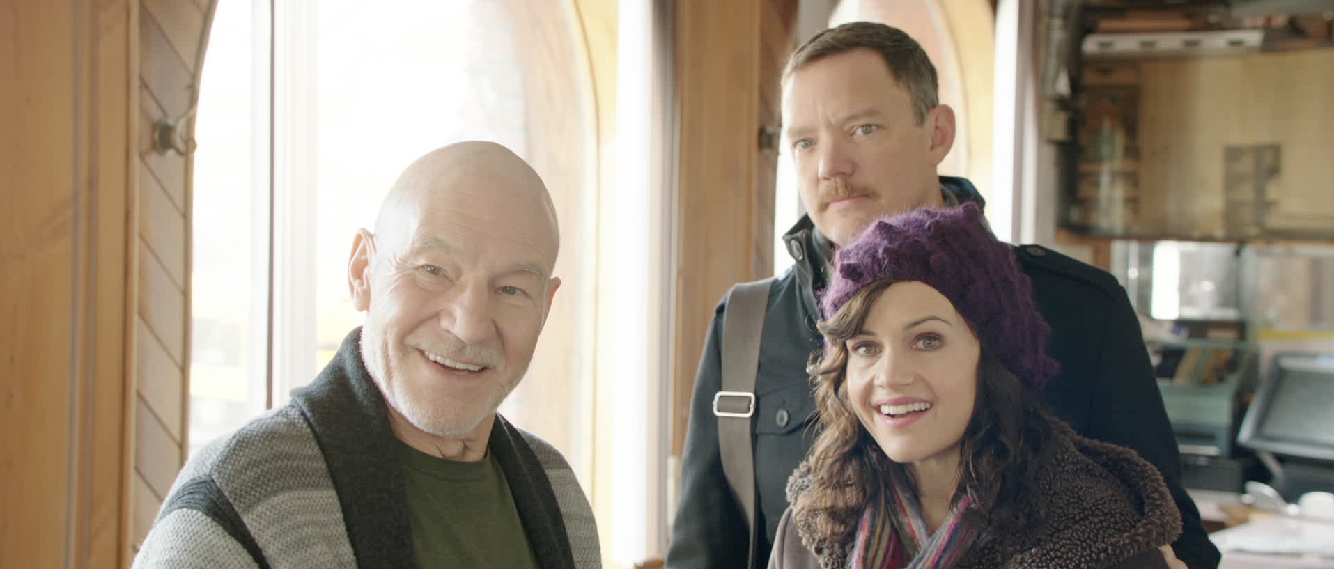 Still of Matthew Lillard, Carla Gugino, Patrick Stewart and Mike Lisa in Match (2014)