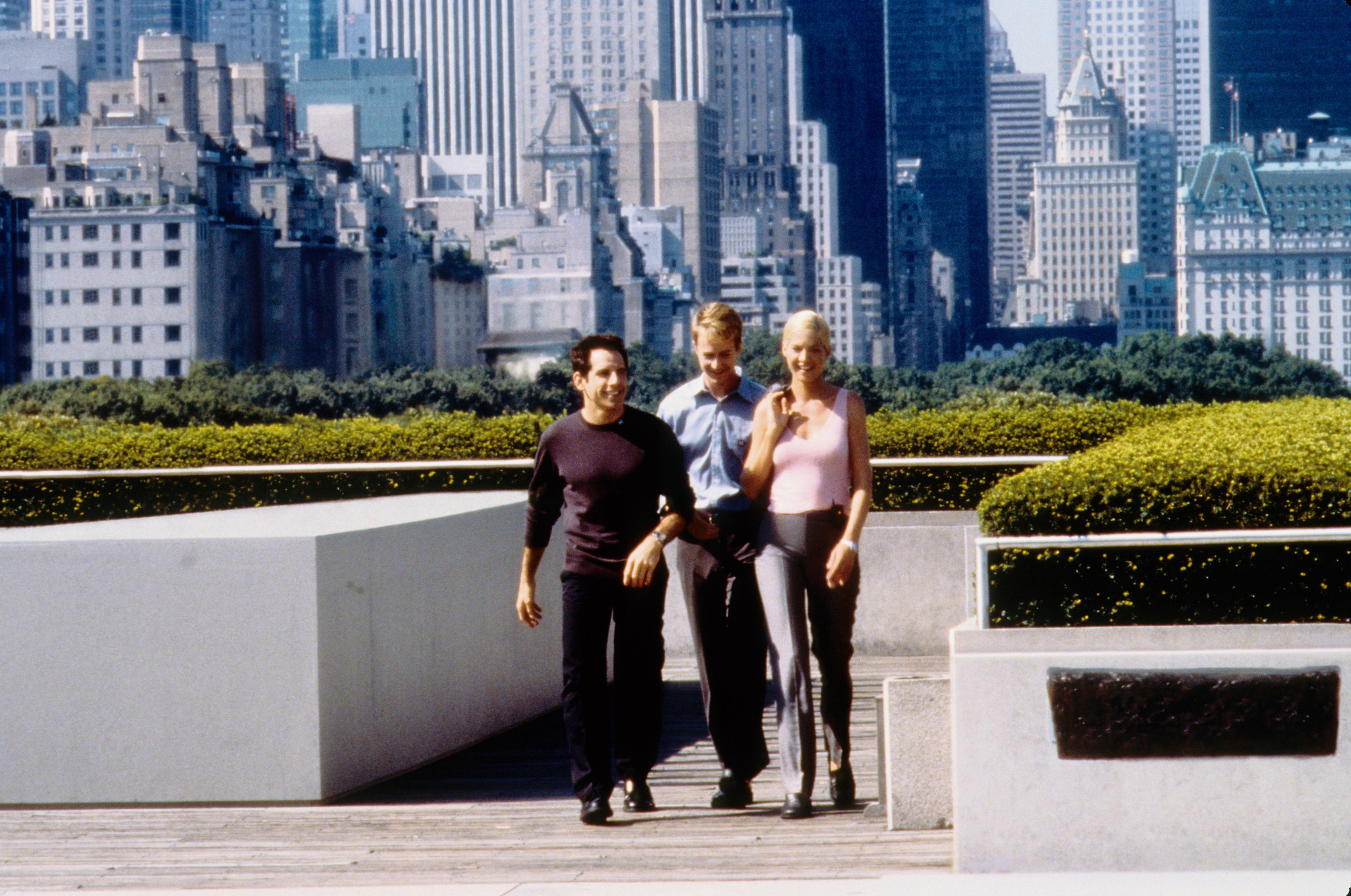 Still of Jenna Elfman, Edward Norton and Ben Stiller in Keeping the Faith (2000)