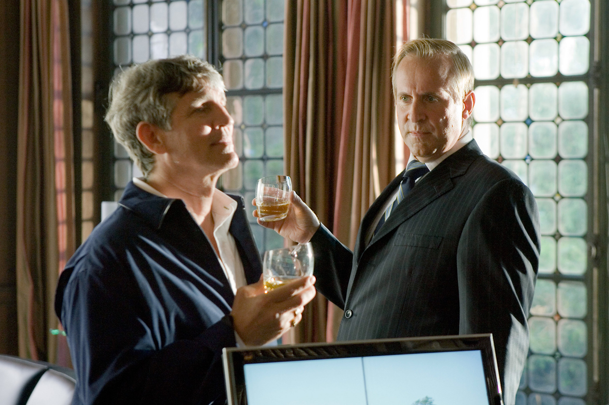 Still of Eric Roberts and Peter Stormare in Witless Protection (2008)