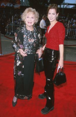 Gloria Stuart at event of Mission: Impossible II (2000)