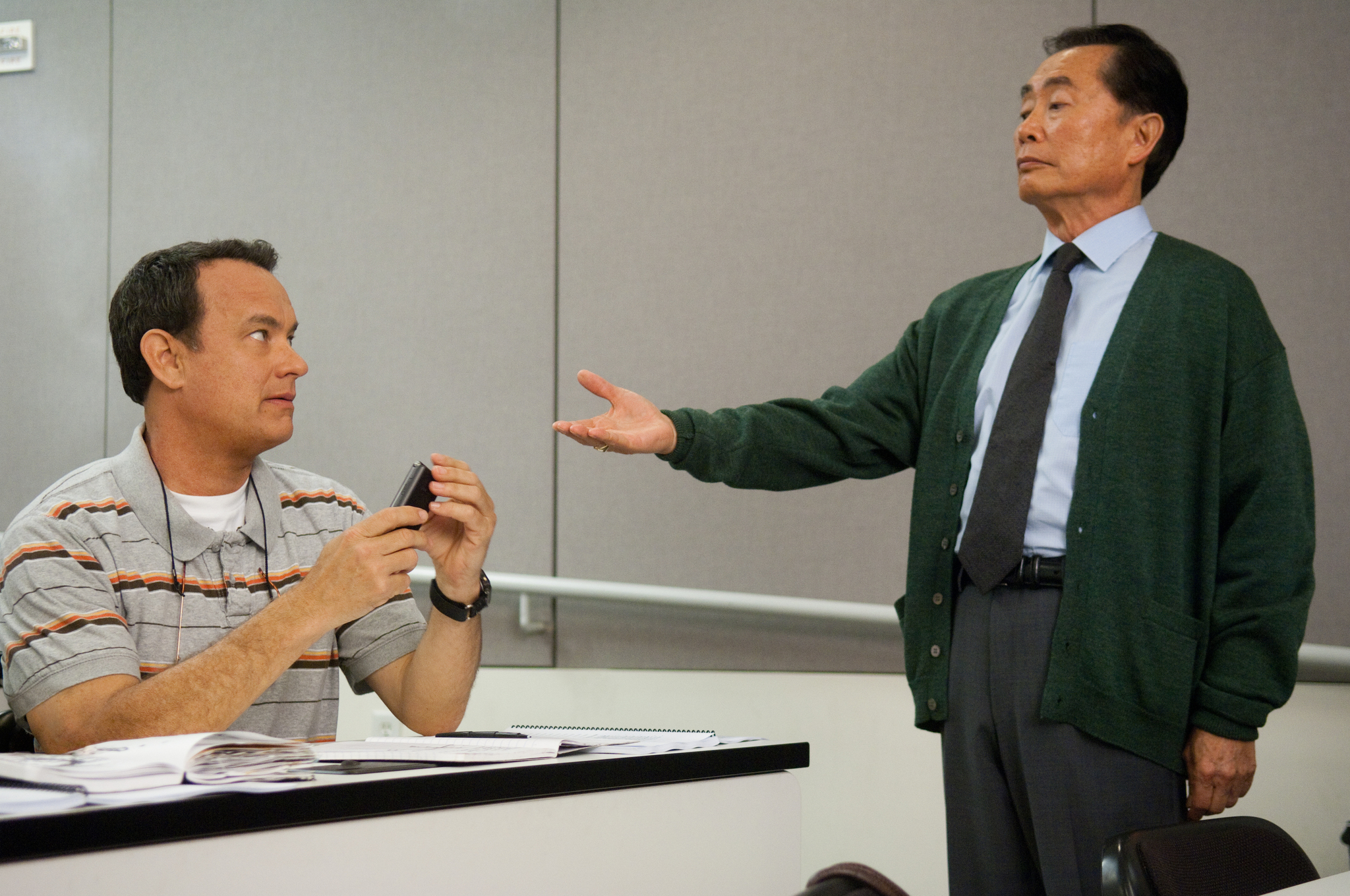 Still of Tom Hanks and George Takei in Laris Kraunas (2011)