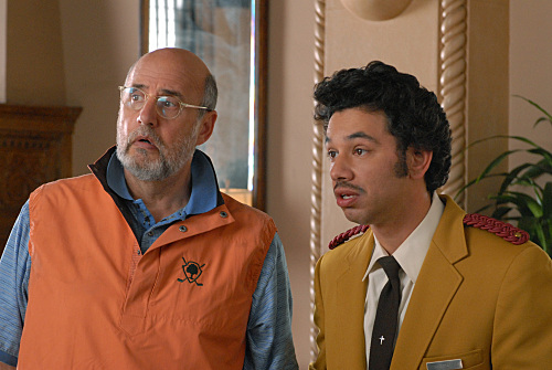 Still of Jeffrey Tambor and Al Madrigal in Welcome to the Captain (2008)