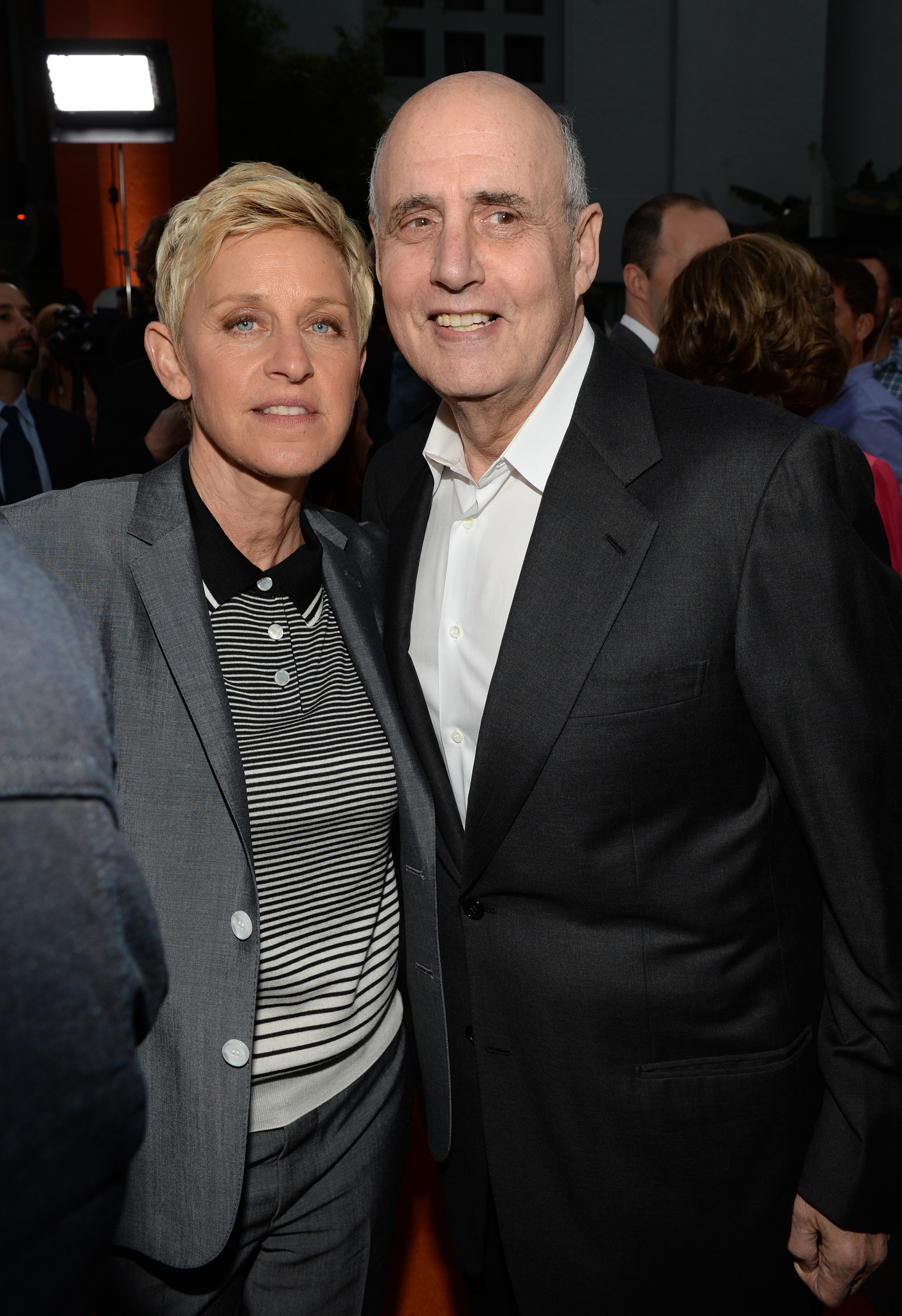 Ellen DeGeneres and Jeffrey Tambor at event of Arrested Development (2003)