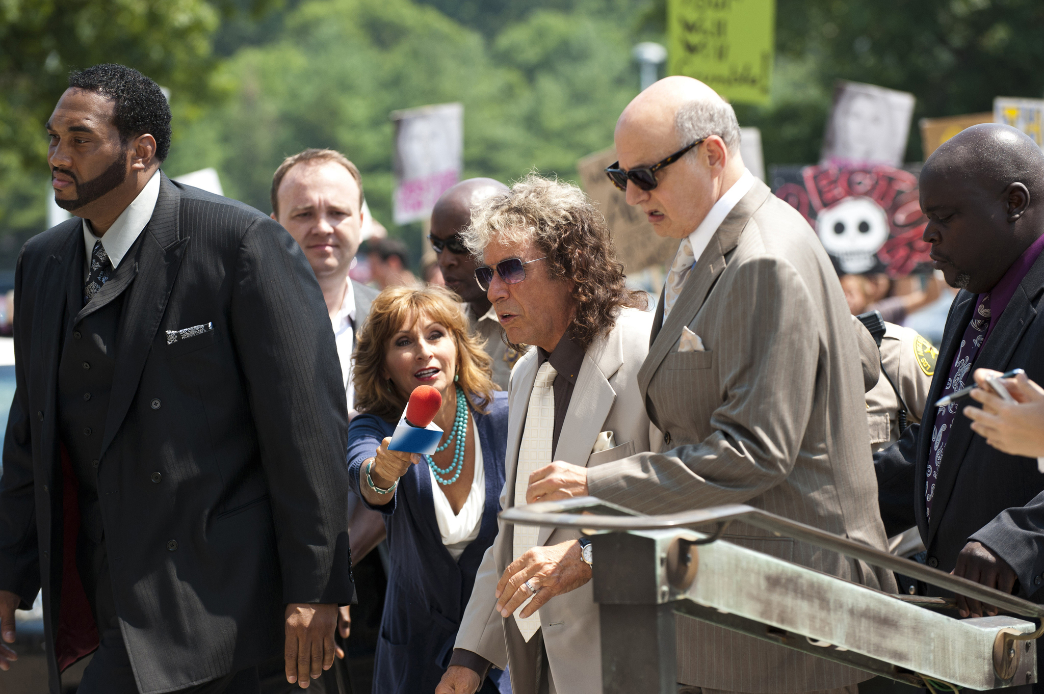 Still of Al Pacino and Jeffrey Tambor in Phil Spector (2013)