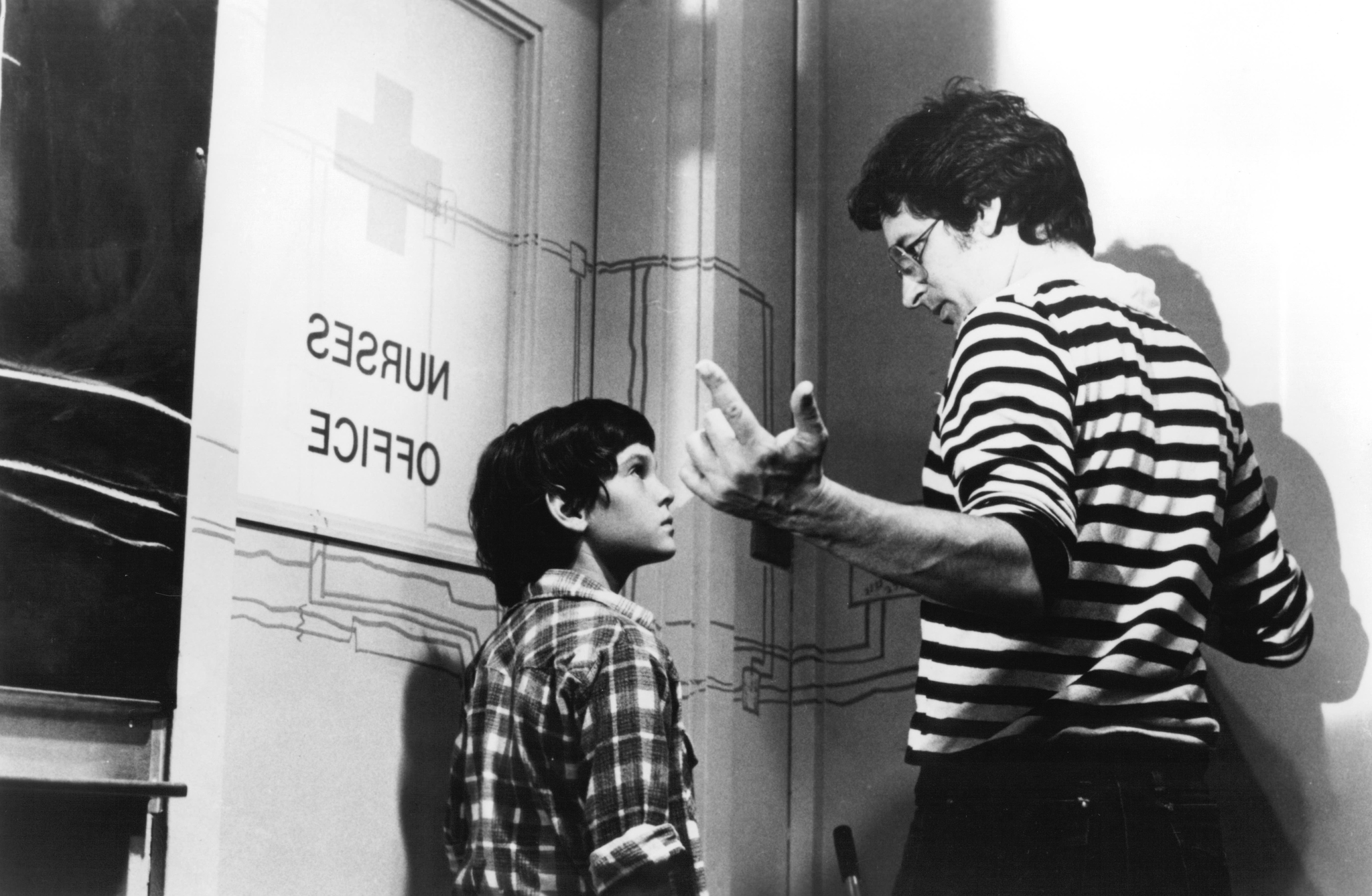 Still of Steven Spielberg and Henry Thomas in Ateivis (1982)
