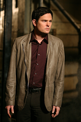 Still of Henry Thomas in Without a Trace (2002)