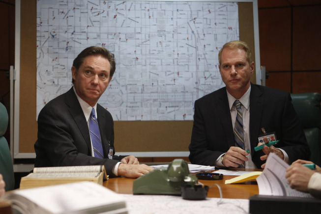Still of Noah Emmerich and Richard Thomas in The Americans (2013)