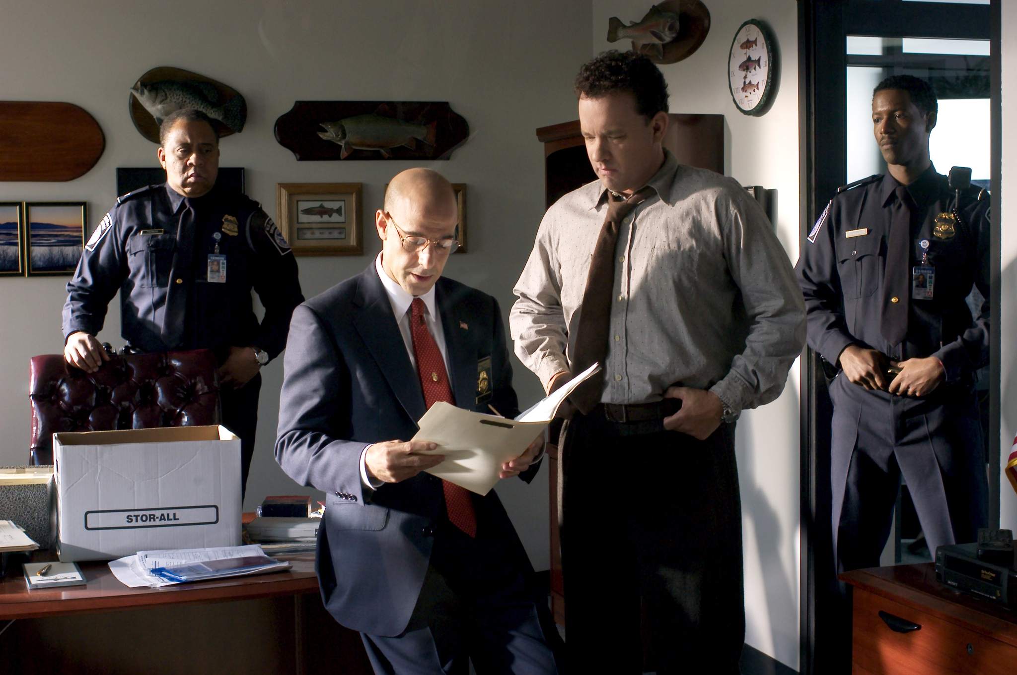 Still of Tom Hanks, Stanley Tucci, Barry Shabaka Henley and Corey Reynolds in Terminalas (2004)