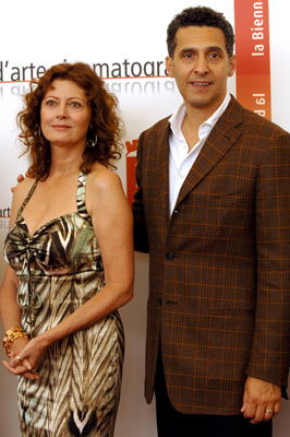 Susan Sarandon and John Turturro at event of Romance & Cigarettes (2005)