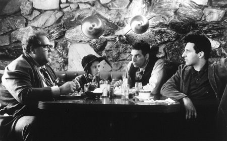 Still of John Turturro, Maury Chaykin, Michael Richards and Nathan Watt in Unstrung Heroes (1995)