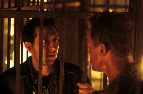 Still of Arnold Schwarzenegger and John Turturro in Kerstas (2002)