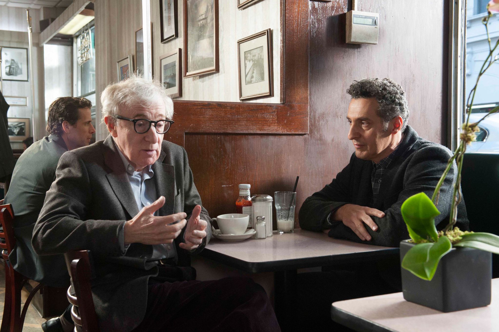Still of Woody Allen and John Turturro in Zigolo (2013)