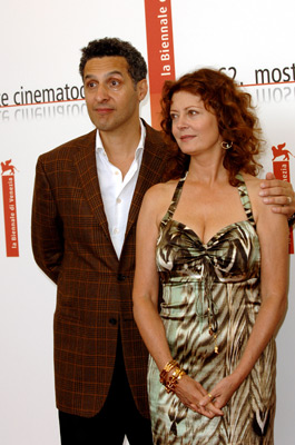 Susan Sarandon and John Turturro at event of Romance & Cigarettes (2005)