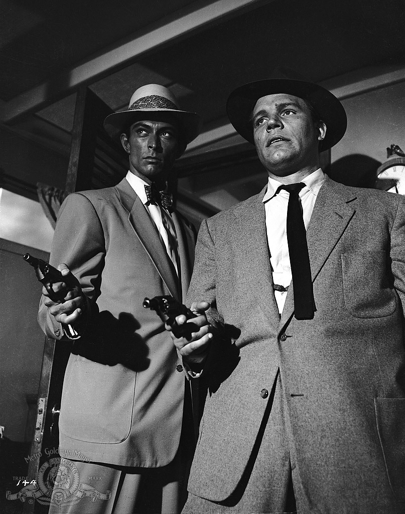 Still of Lee Van Cleef and Neville Brand in Kansas City Confidential (1952)