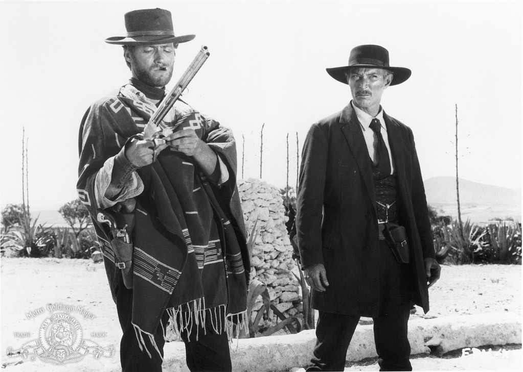 Still of Clint Eastwood and Lee Van Cleef in Keliais doleriais daugiau (1965)