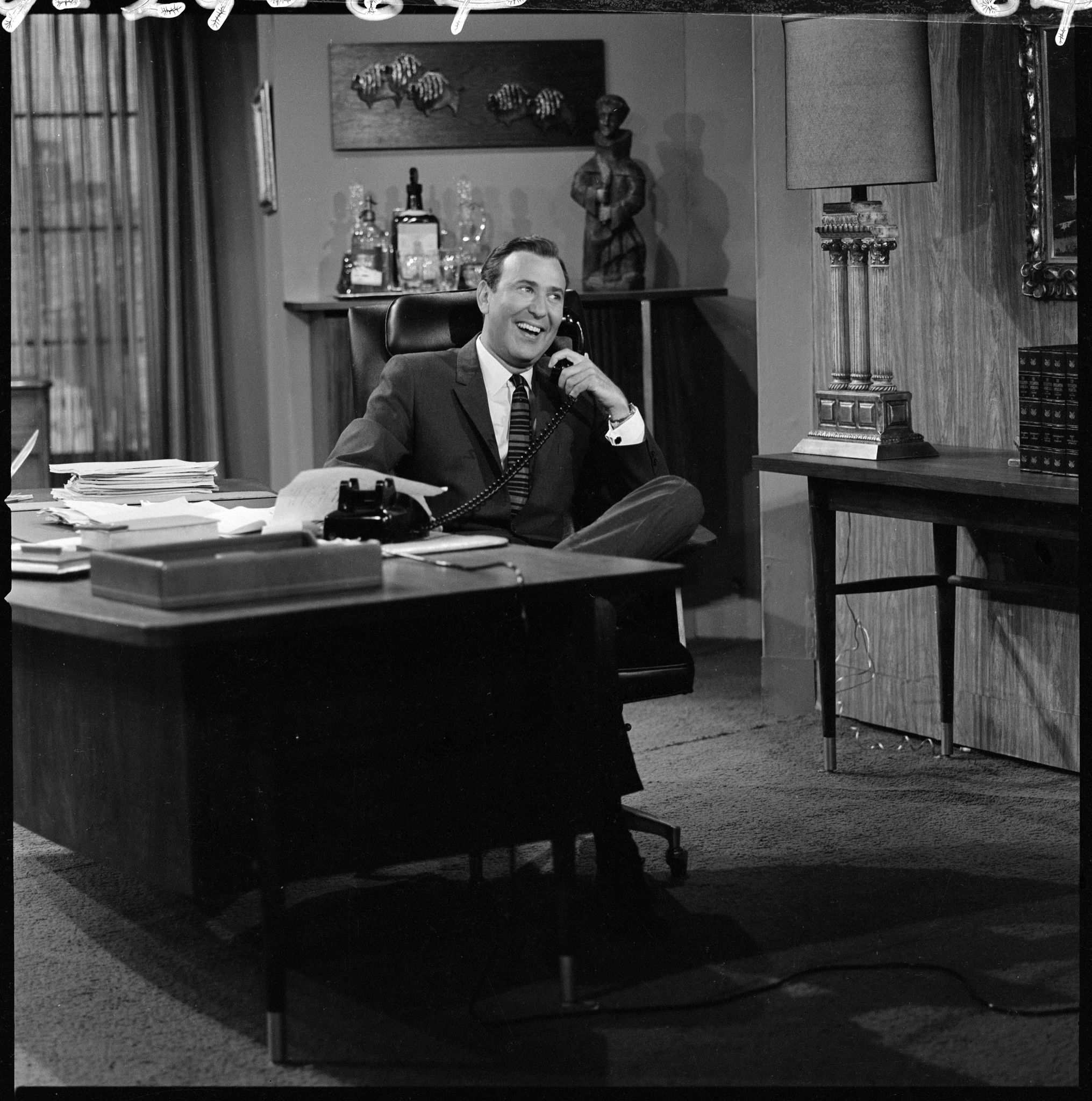 Still of Dick Van Dyke and Carl Reiner in The Dick Van Dyke Show (1961)