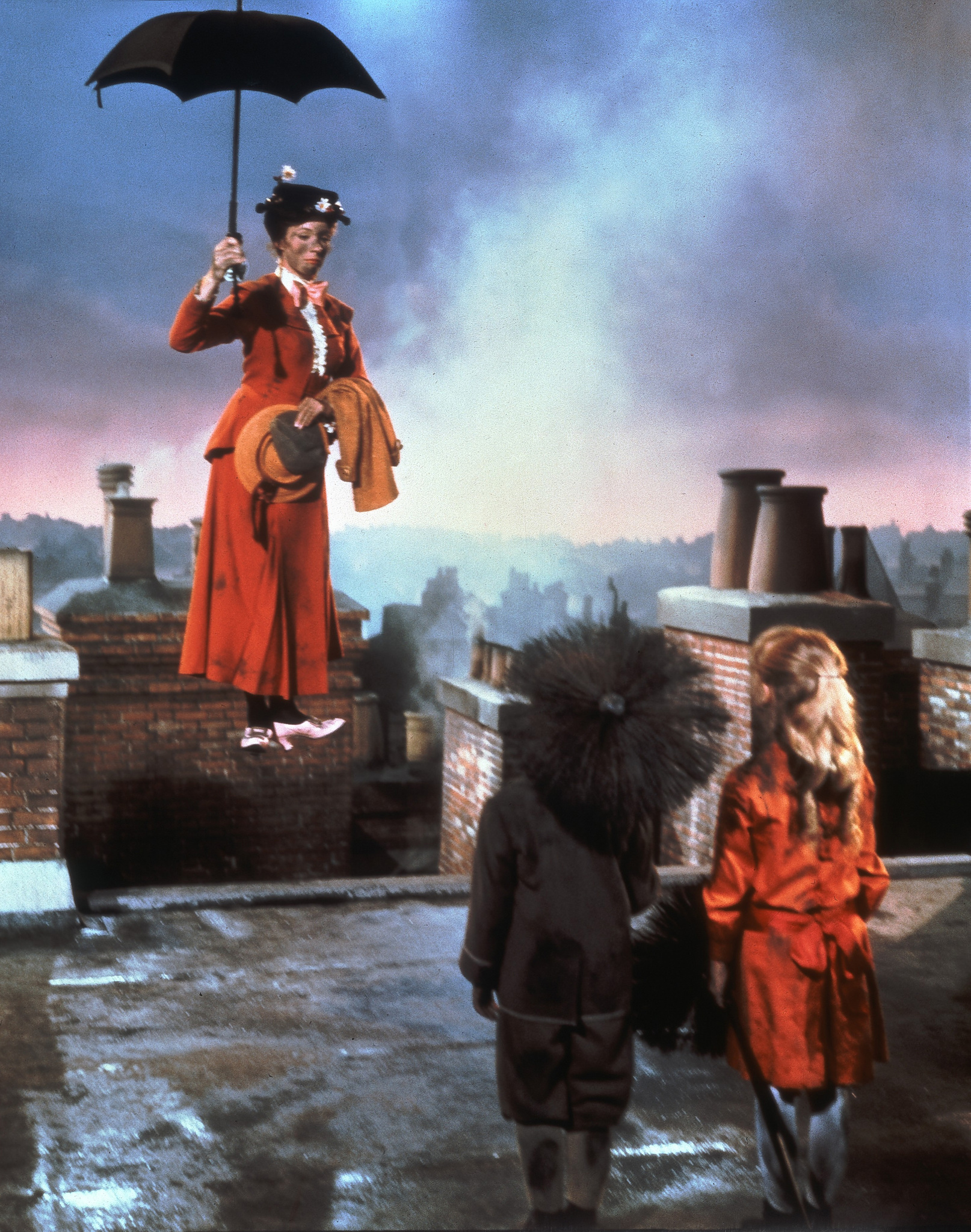Still of Julie Andrews, Dick Van Dyke, Karen Dotrice and Matthew Garber in Mary Poppins (1964)