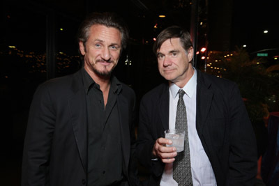 Sean Penn and Gus Van Sant at event of Milk (2008)