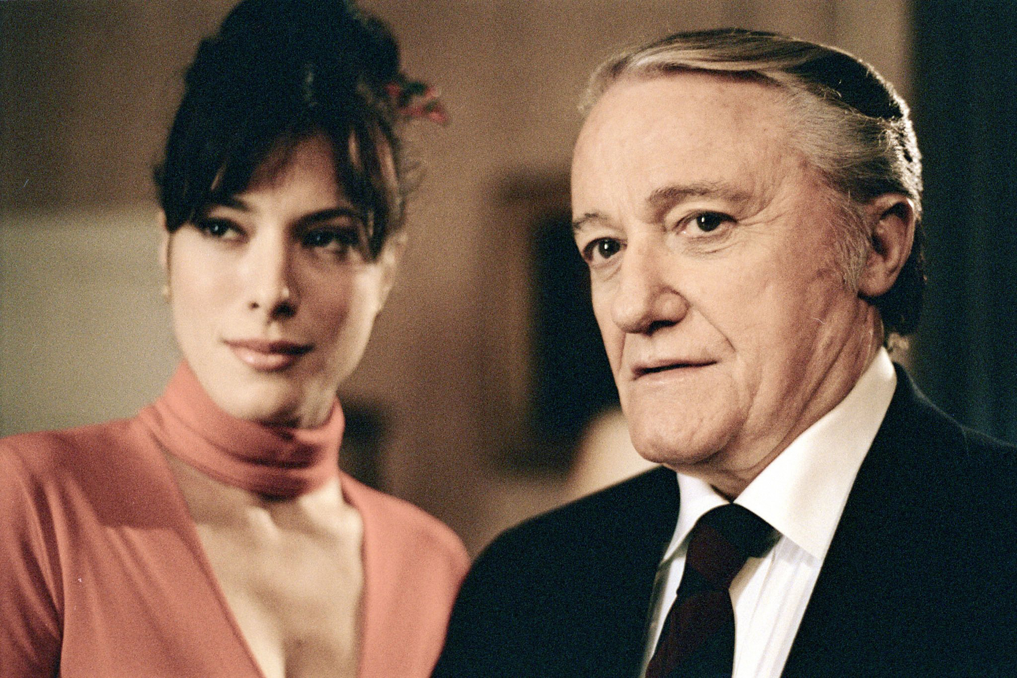 Still of Robert Vaughn and Jaime Murray in Hustle (2004)