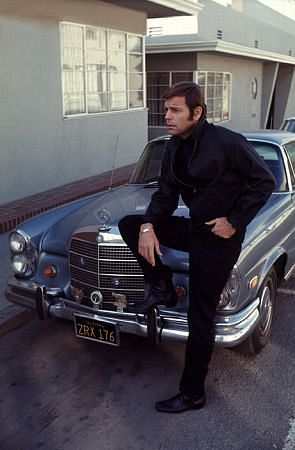 ROBERT WAGNER DURING FILMING OF 