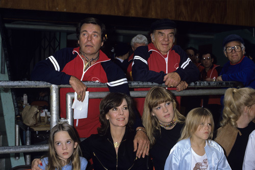 Robert Wagner with Lionel Stander, Natalie Wood and daughters Natasha, Courtney and Katie circa 1980s