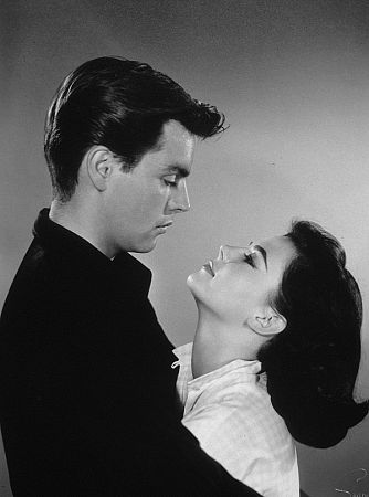 Natalie Wood and Robert Wagner, circa 1957. Vintage silver gelatin, 13.5x10.75, matted and mounted on 20x16 board, gold-toned, embossed. $1200 © 1978 Wallace Seawell MPTV