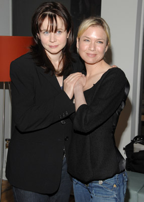 Renée Zellweger and Emily Watson at event of Miss Potter (2006)
