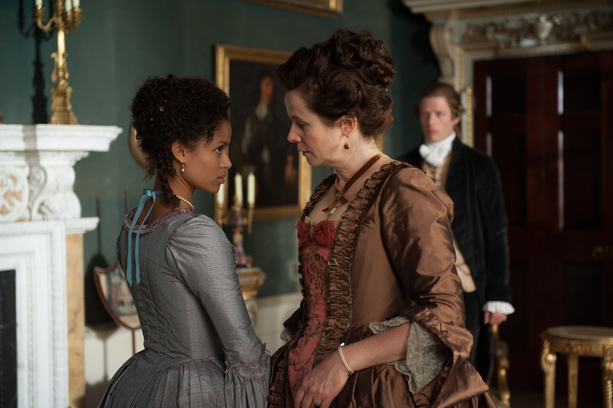 Still of Emily Watson and Gugu Mbatha-Raw in Belle (2013)