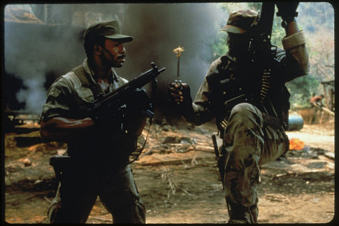 Still of Carl Weathers and Bill Duke in Grobuonis (1987)