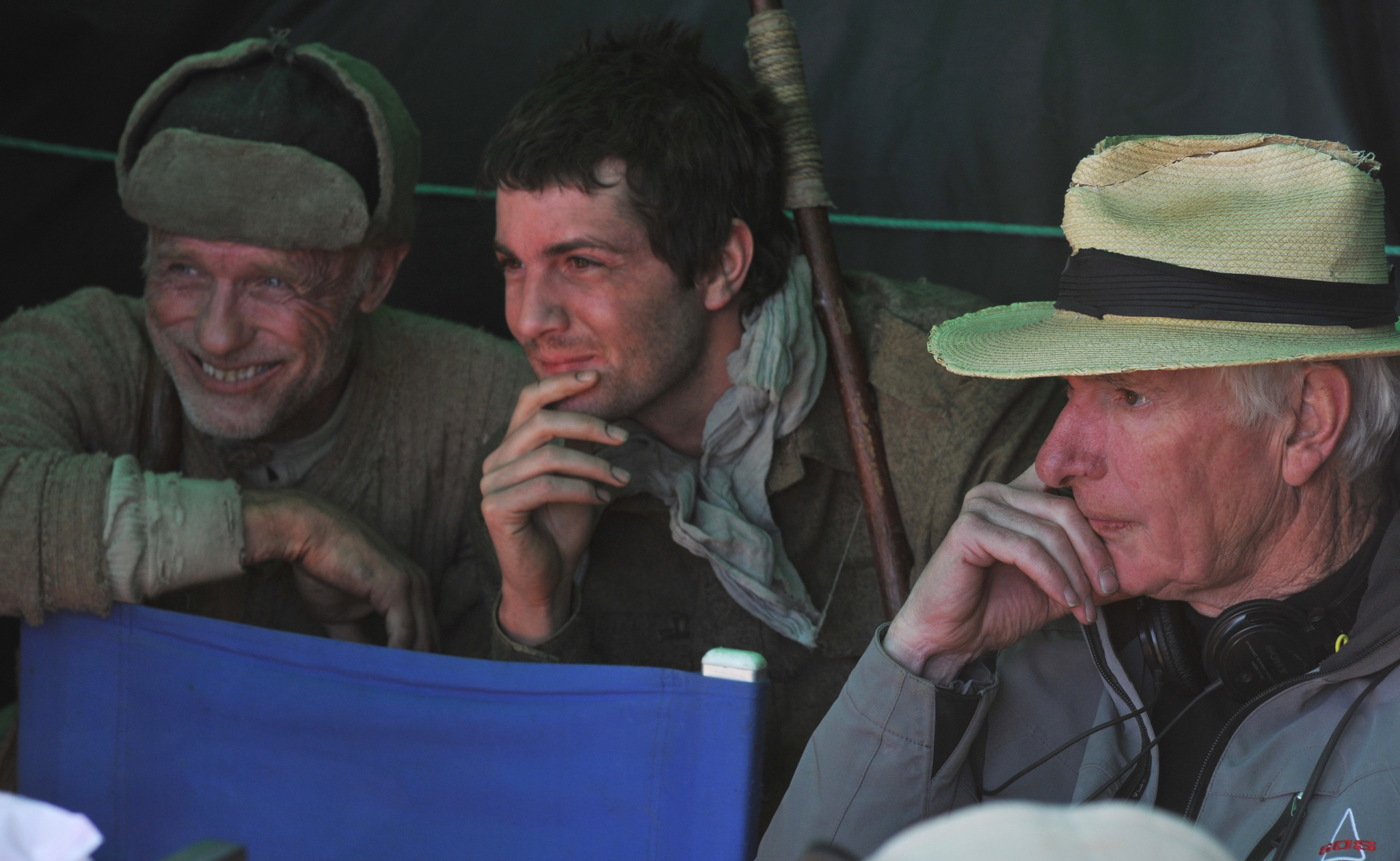 Still of Ed Harris, Peter Weir and Jim Sturgess in The Way Back (2010)