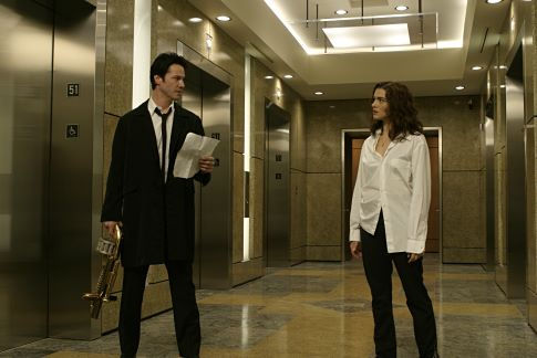 Still of Keanu Reeves and Rachel Weisz in Constantine (2005)