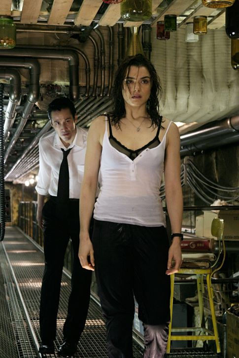 Still of Keanu Reeves and Rachel Weisz in Constantine (2005)