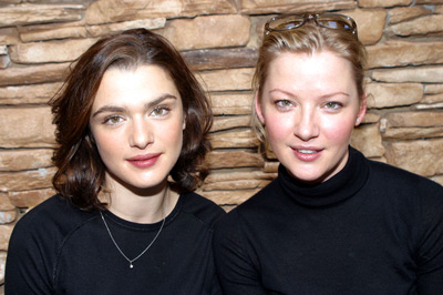 Gretchen Mol and Rachel Weisz at event of The Shape of Things (2003)