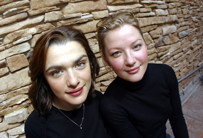Gretchen Mol and Rachel Weisz at event of The Shape of Things (2003)