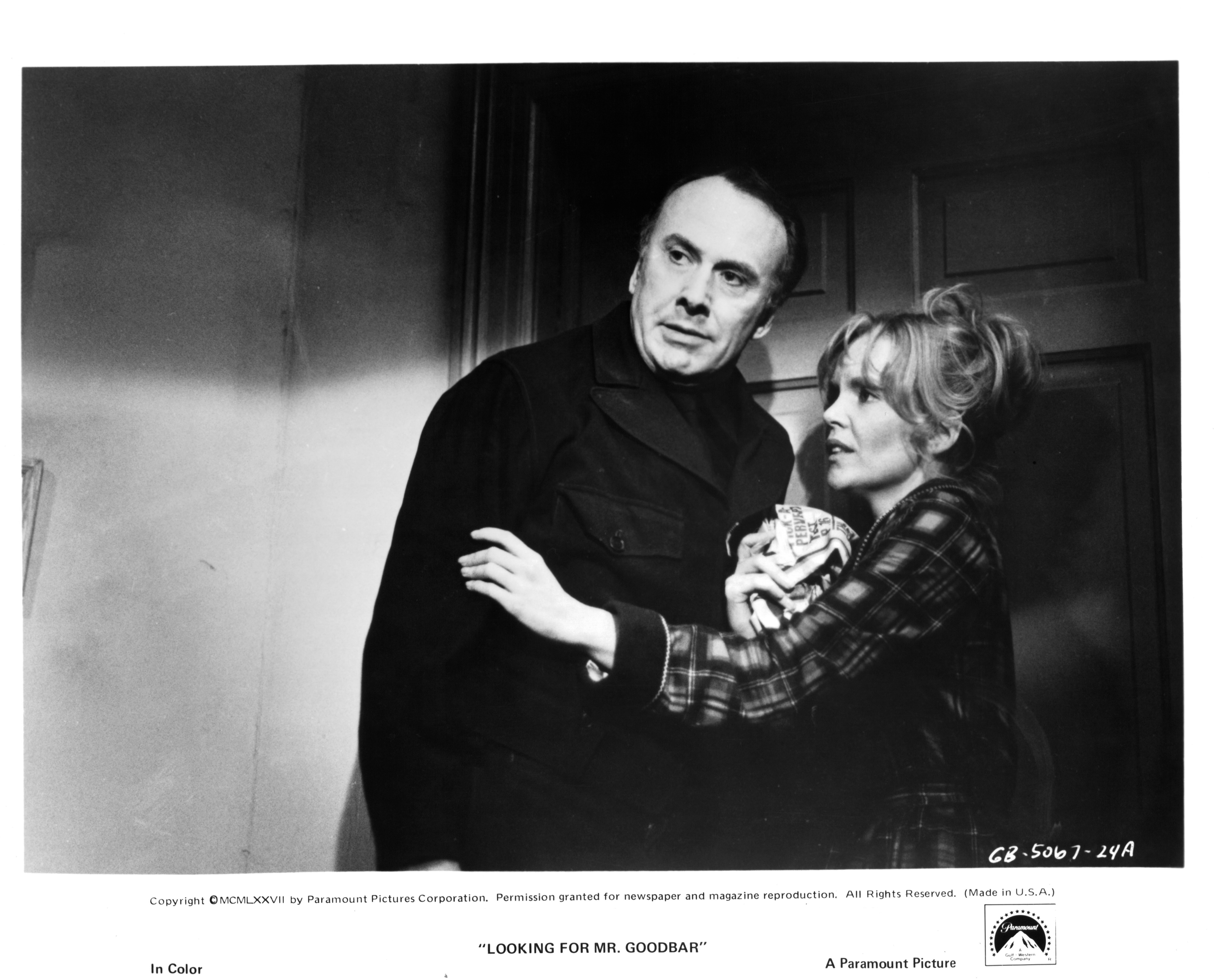 Still of Tuesday Weld and Richard Kiley in Looking for Mr. Goodbar (1977)