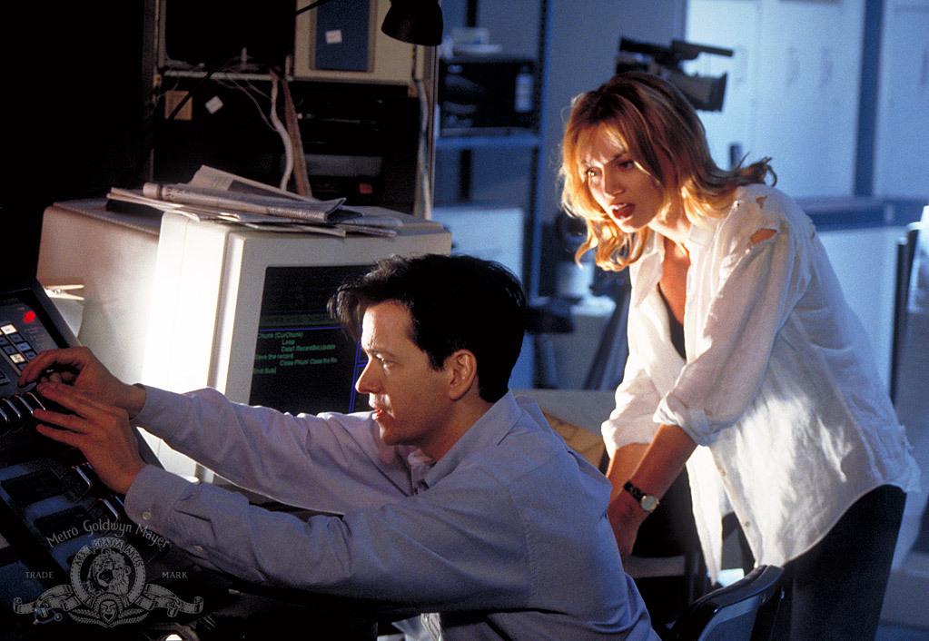 Still of Frank Whaley and Kylie Travis in Retroactive (1997)