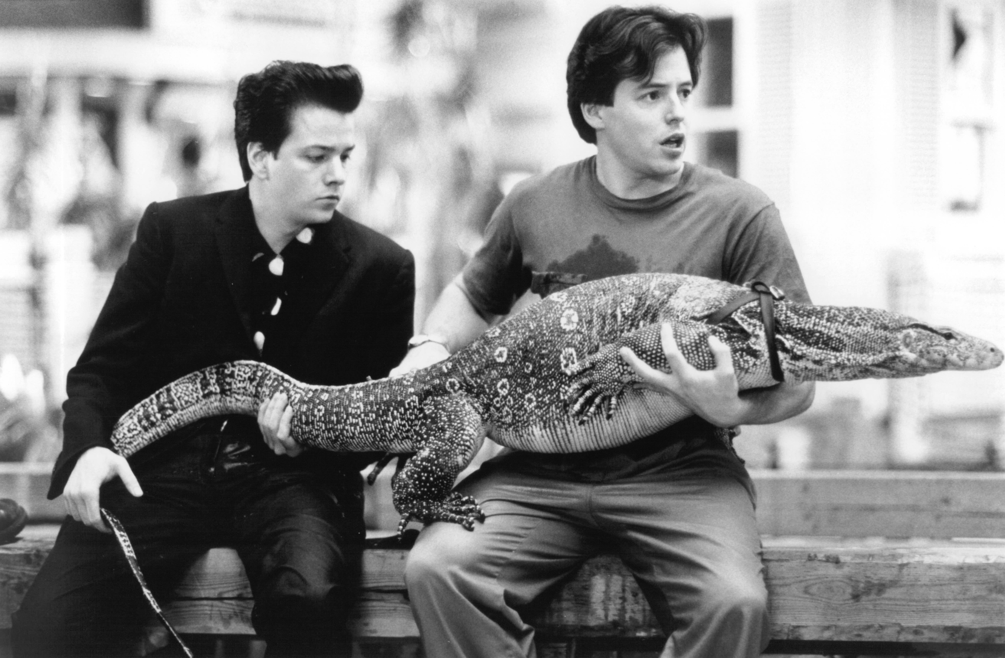 Still of Matthew Broderick and Frank Whaley in The Freshman (1990)