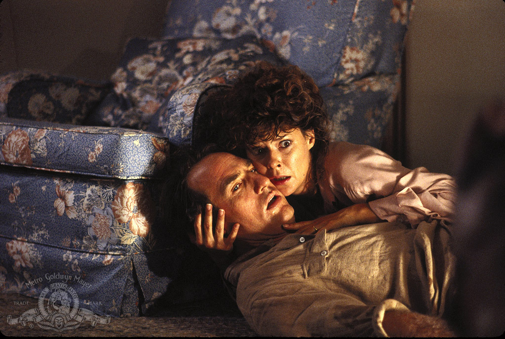 Still of JoBeth Williams and Craig T. Nelson in Poltergeist II: The Other Side (1986)