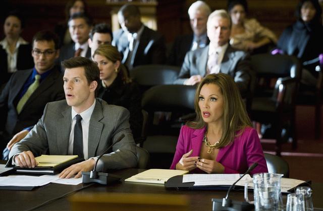 Still of Vanessa Williams and Eric Mabius in Ugly Betty (2006)