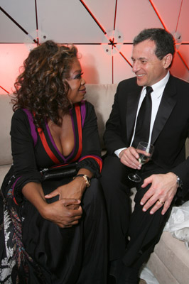 Oprah Winfrey and Robert A. Iger at event of The 79th Annual Academy Awards (2007)