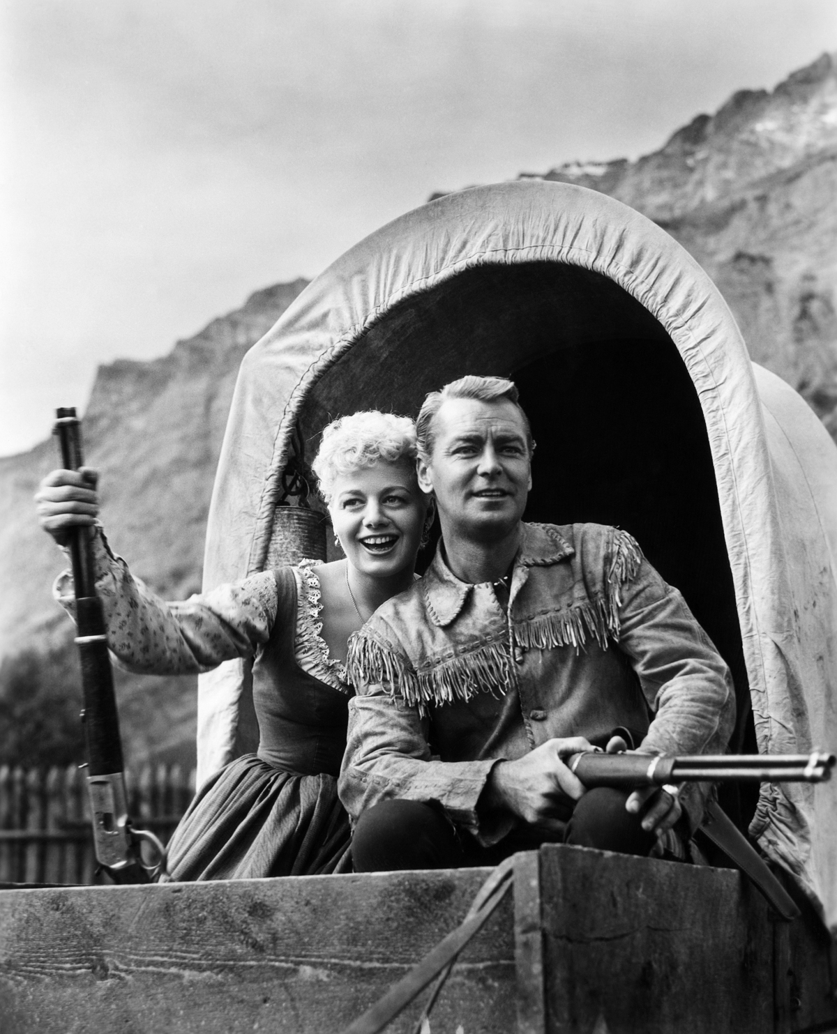 Still of Alan Ladd and Shelley Winters in Saskatchewan (1954)