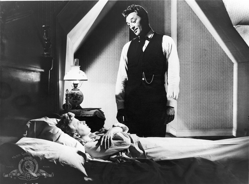 Still of Robert Mitchum and Shelley Winters in The Night of the Hunter (1955)