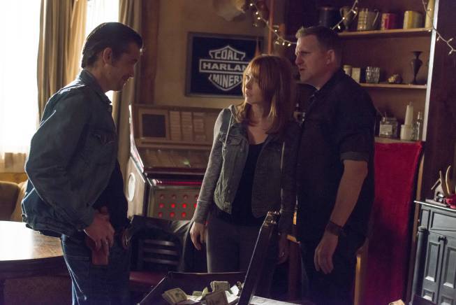Still of Michael Rapaport, Alicia Witt and Timothy Olyphant in Justified (2010)