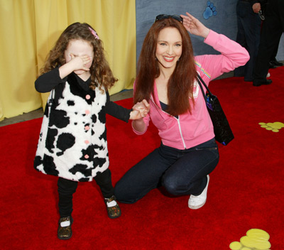 Amy Yasbeck at event of 101 Dalmatians II: Patch's London Adventure (2003)